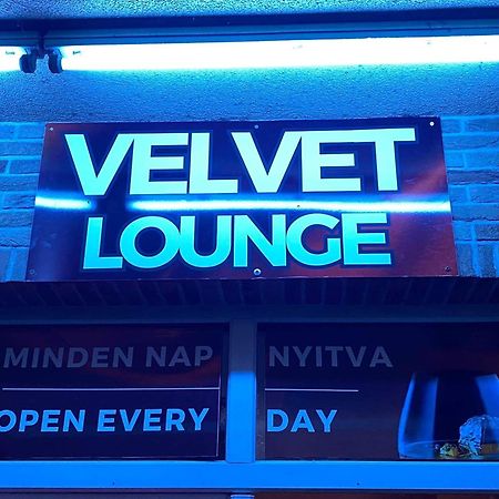 Velvet Motel Hegyeshalom Zewnętrze zdjęcie
