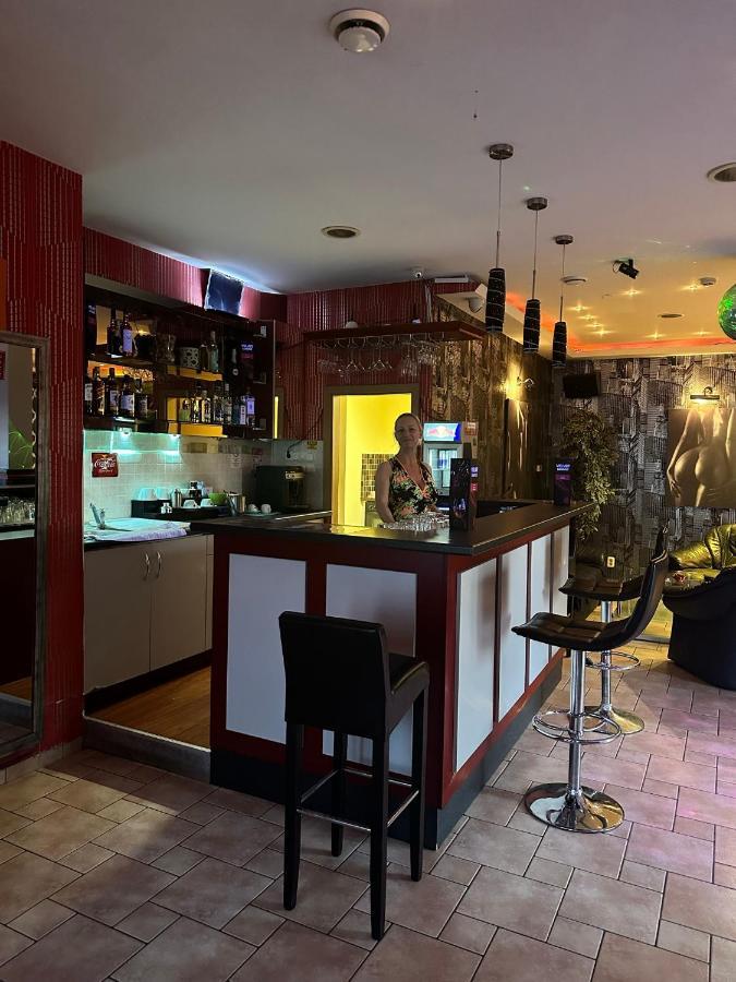 Velvet Motel Hegyeshalom Zewnętrze zdjęcie