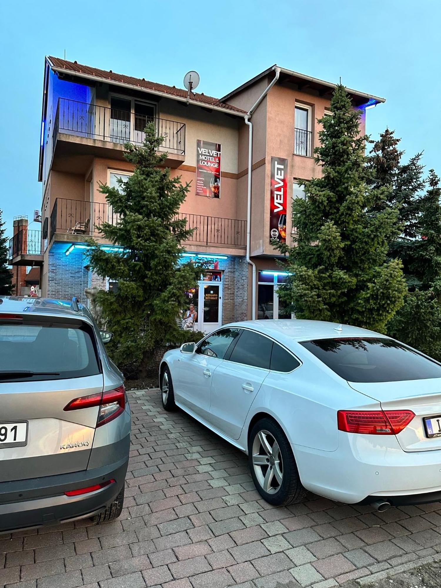Velvet Motel Hegyeshalom Zewnętrze zdjęcie