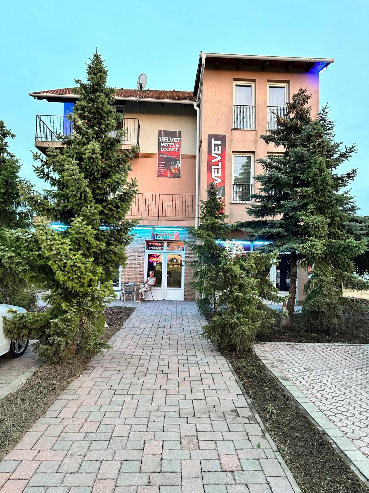 Velvet Motel Hegyeshalom Zewnętrze zdjęcie